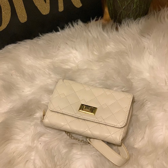 White affair 🤍 - Picture 2 of 4